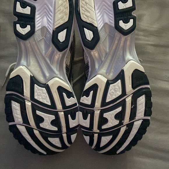 Acics Metallic plum 8’ 1/2 (no box) near ds - Picture 7 of 7